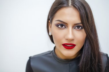 oryantal tarzı. seksi Arap kadın modeli. güzel temiz bir cilt