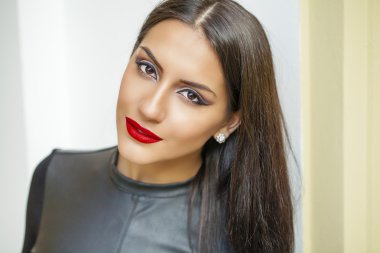 oryantal tarzı. seksi Arap kadın modeli. güzel temiz bir cilt