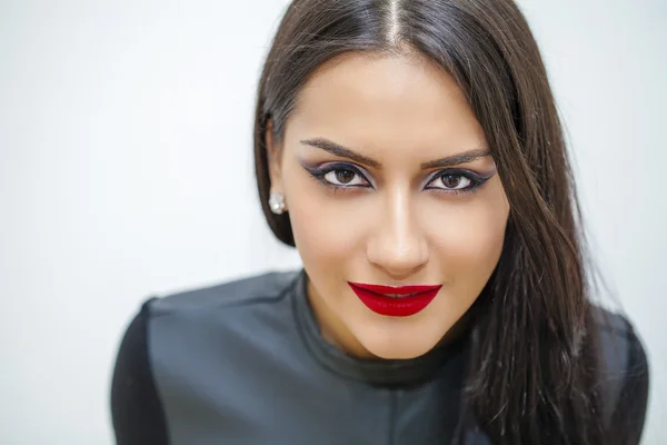 Keleti stílusú. érzéki Arab nő modell. szép tiszta bőr — Stock Fotó