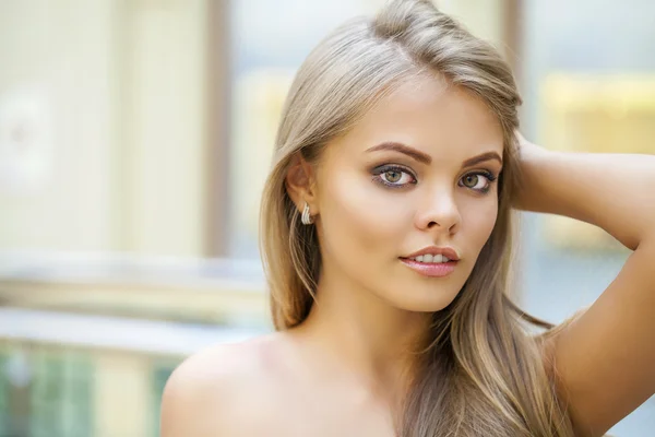 Portrait of attractive young blonde woman — Stock Photo, Image