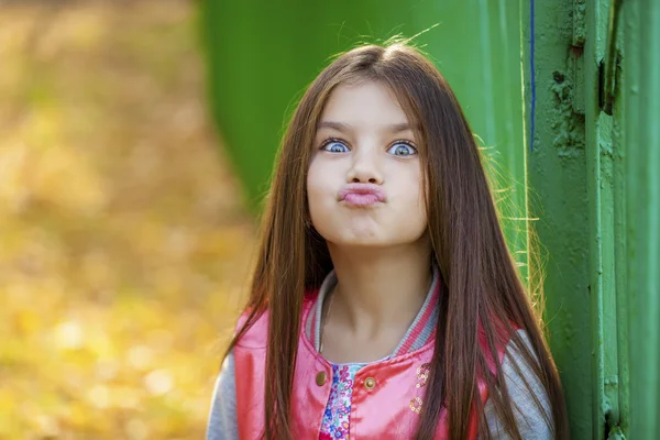 Sladká holčička venku — Stock fotografie