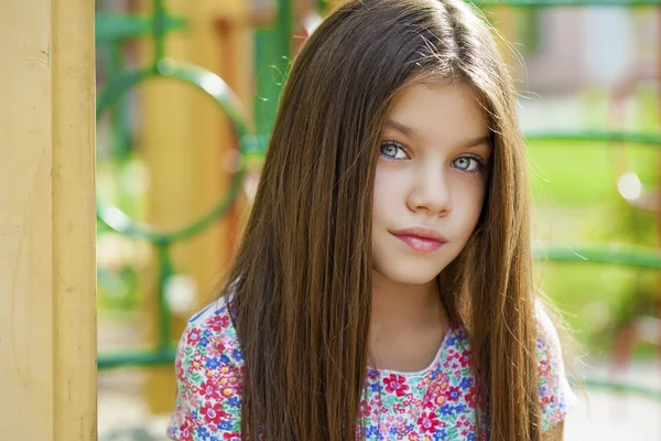 Doce menina ao ar livre — Fotografia de Stock