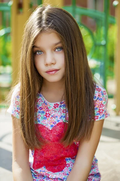 Sweet little girl outdoors — Stock Photo, Image