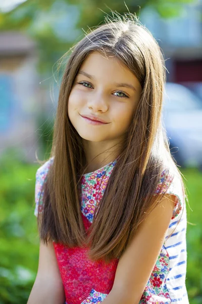 Sweet little girl outdoors — Stock Photo, Image