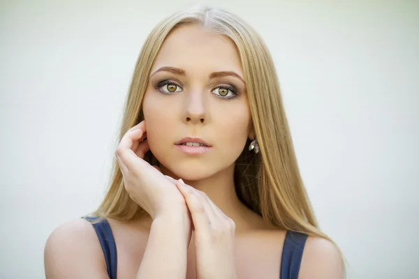 Portrait of attractive young blonde woman Royalty Free Stock Photos