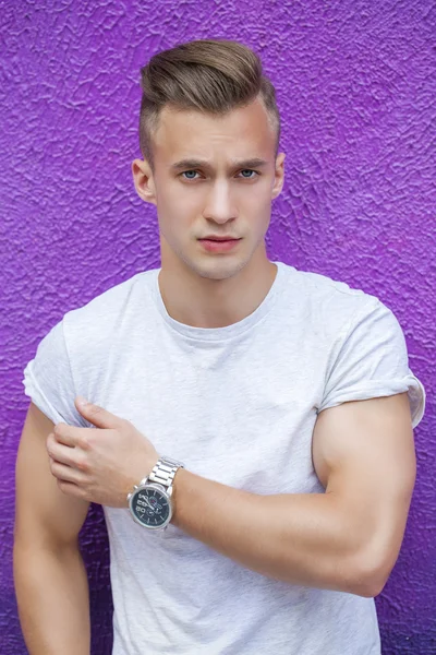 Bir yigit qizil sochli ayolni sikadi