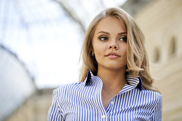 Schoonheid vrouw gezicht close-up — Stockfoto