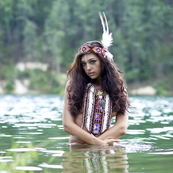 Young beautiful woman bathes in lake — Stock Photo, Image