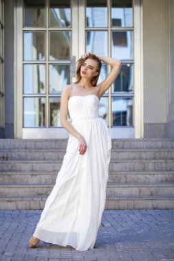 uzun bacaklı wea kadınla güzel model tam uzunlukta portresi