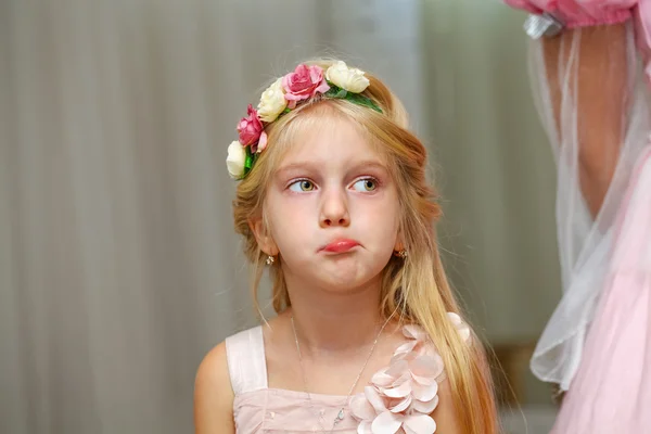 Retrato de cerca de una niña de seis años — Foto de Stock