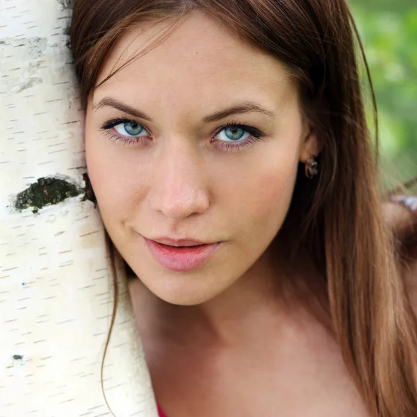 Retrato da mulher bonita jovem — Fotografia de Stock