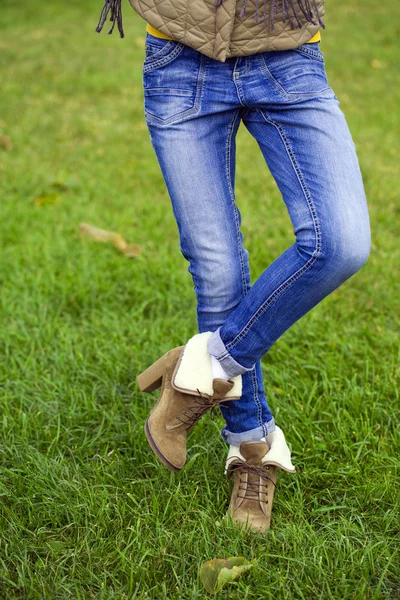 Samice modré džíny — Stock fotografie
