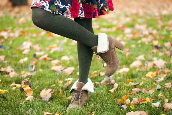 Female wool tights and autumn shoes — Stock Photo, Image