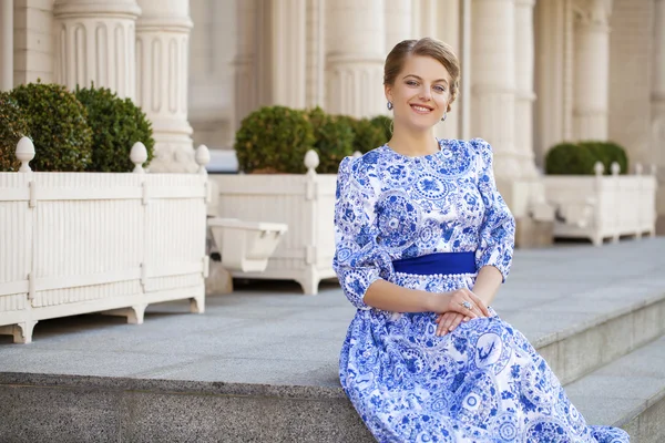 Bella giovane donna — Foto Stock