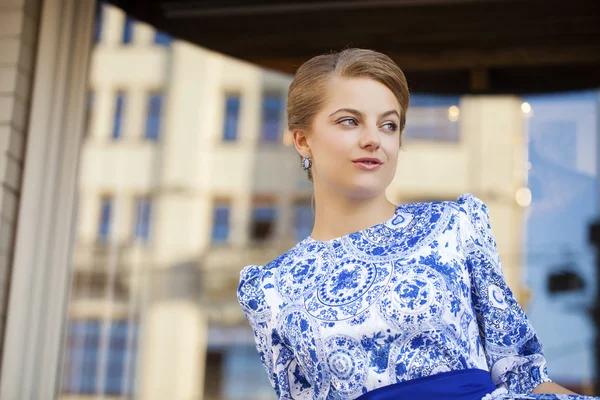 Mulher bonita jovem — Fotografia de Stock