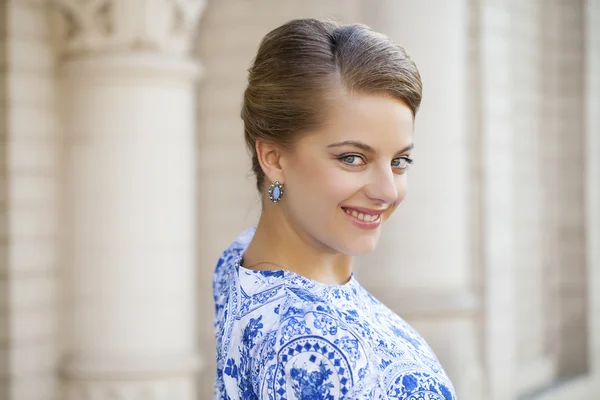 Mulher bonita jovem — Fotografia de Stock