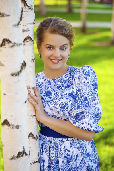 Mulher bonita jovem — Fotografia de Stock