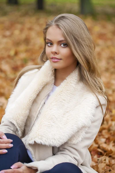 Portrait close up of young beautiful blonde girl — Stock Photo, Image