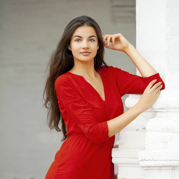 Jovem bela mulher feliz — Fotografia de Stock