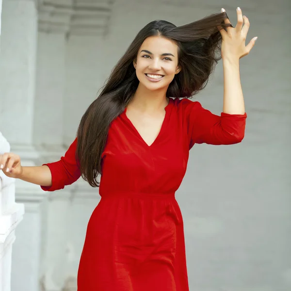 Jovem bela mulher feliz — Fotografia de Stock