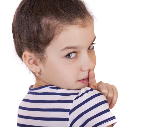 Kleines Mädchen hat Zeigefinger an Lippen als Zeichen des Schweigens gelegt — Stockfoto