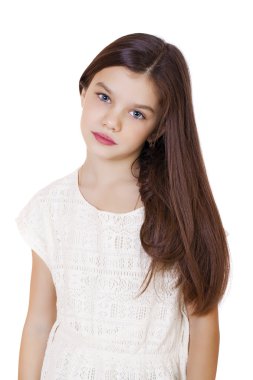 Büyüleyici bir esmer kız portresi