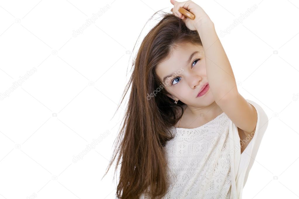 手に負えない 日焼けブラシをかける彼女の少女の肖像画を髪ケアのコンセプト ストック写真 C Arkusha 手に負えない 日焼けブラシをかける彼女の少女の肖像画を髪ケアのコンセプト ストック写真 C Arkusha