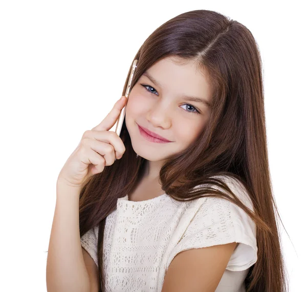 Portret van brunette Kaukasische schoolmeisje bellen via de telefoon — Stockfoto