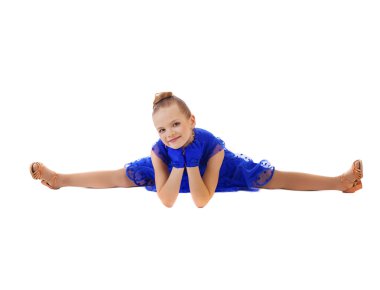 Mutlu küçük kız mavi elbise dans