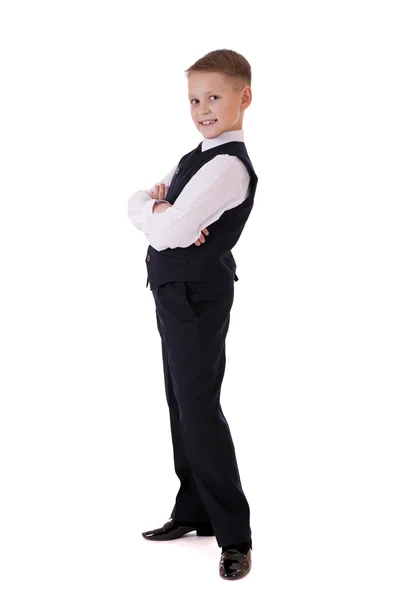 Retrato de longitud completa de un niño en un traje de pie con bolsa de escuela — Foto de Stock