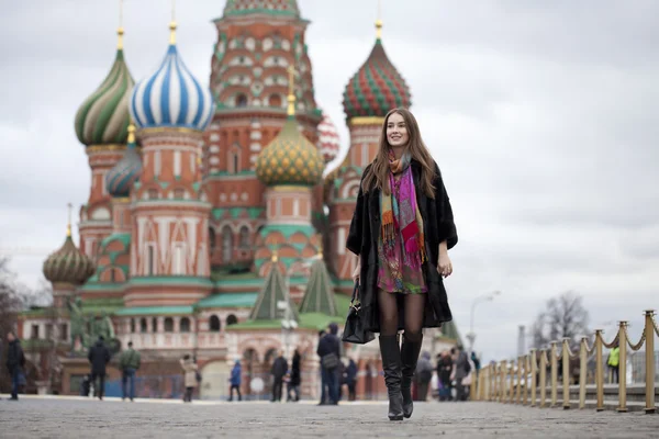 Young woman in a mink coat on the Red Square in Moscow — Stock Photo, Image