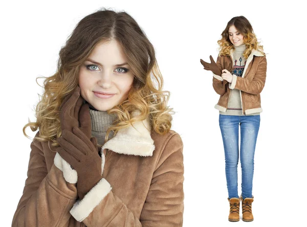 Menina bonita nova em um casaco de pele de carneiro de couro — Fotografia de Stock