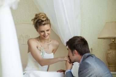 mutlu genç gelin ve damat 