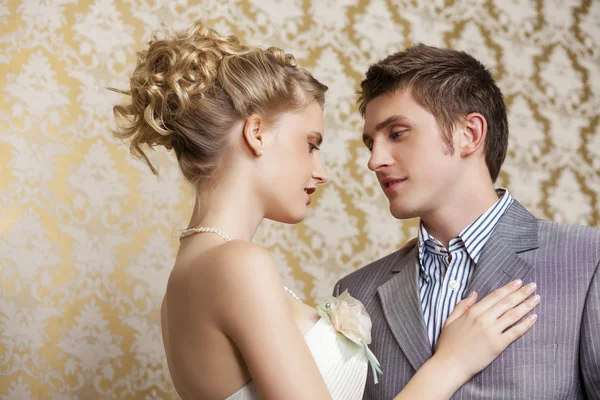 Happy young Bride and groom — Stock Photo, Image