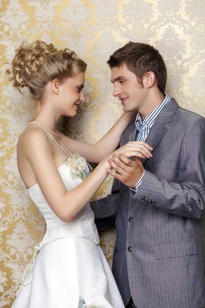 Happy young Bride and groom — Stock Photo, Image