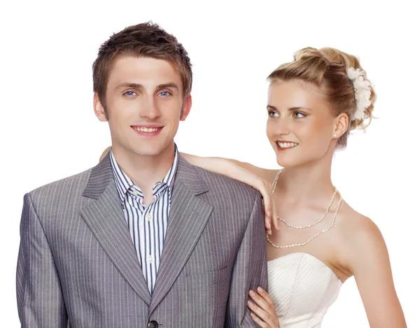Glada unga bruden och brudgummen — Stockfoto