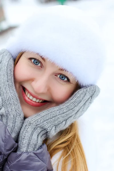 Young woman winter portrait — Stock Photo, Image