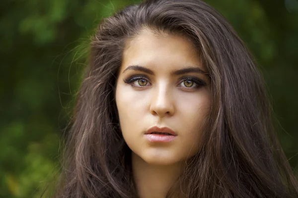 Jovem mulher bonita — Fotografia de Stock