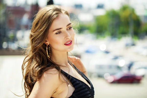 Retrato close-up de jovem mulher bonita feliz — Fotografia de Stock