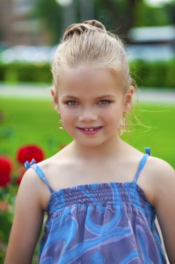 güzel liitle kız portresi kapatmak 