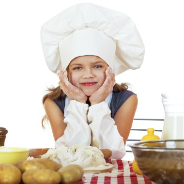 Güzel küçük bebek aşçı olarak giyinmiş