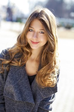 Portre yakın çekim genç güzel kız