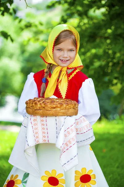 Little girl is dressed in the Russian national dress in summer p — Stock Photo, Image