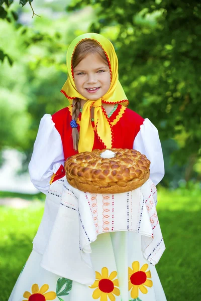 Little girl is dressed in the Russian national dress in summer p — Stock Photo, Image