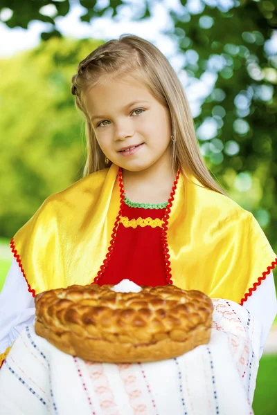 Little girl is dressed in the Russian national dress in summer p — Stock Photo, Image