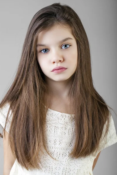 Portrait D Une Charmante Petite Fille Brune Un Seul Gamin Stock Photo Portrait D Une Charmante Petite Fille Brune Un Seul Gamin Stock Photo