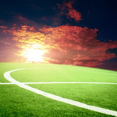projektörleri ile futbol sahası