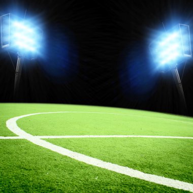 projektörleri ile futbol sahası