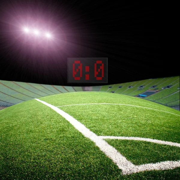 Voetbalveld met de projectoren — Stockfoto
