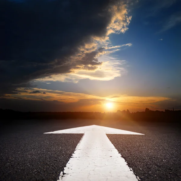 Empty asphalt road at sunset — Stock Photo, Image